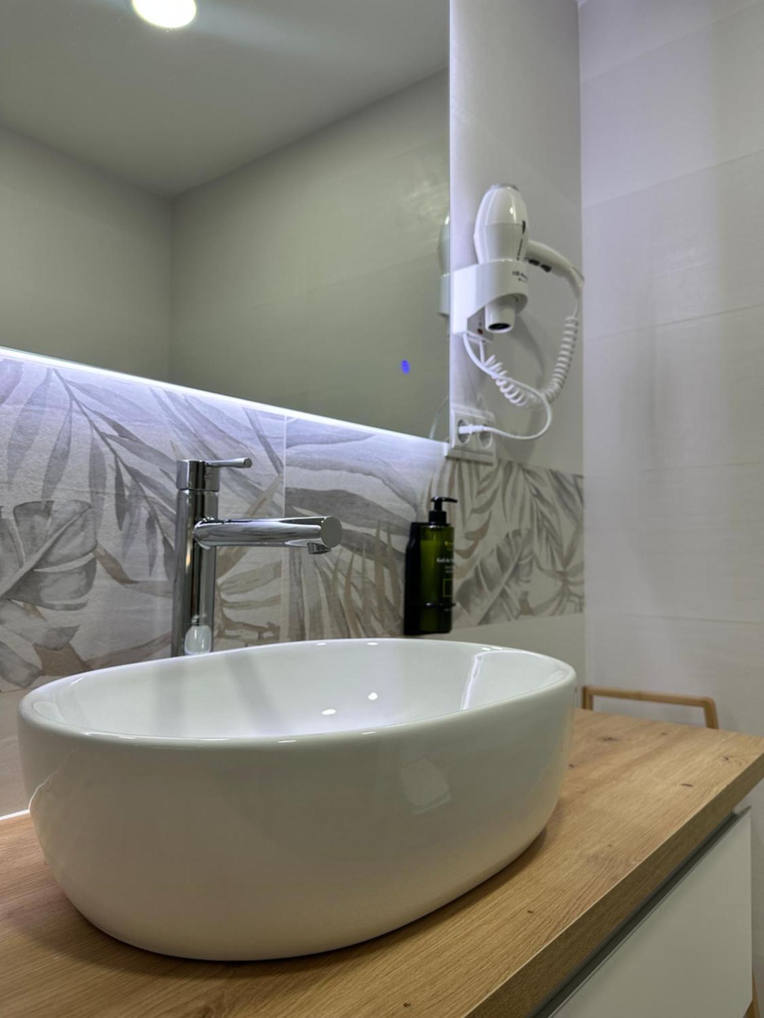 Hostal Fronton Alcobendas Dış mekan fotoğraf
