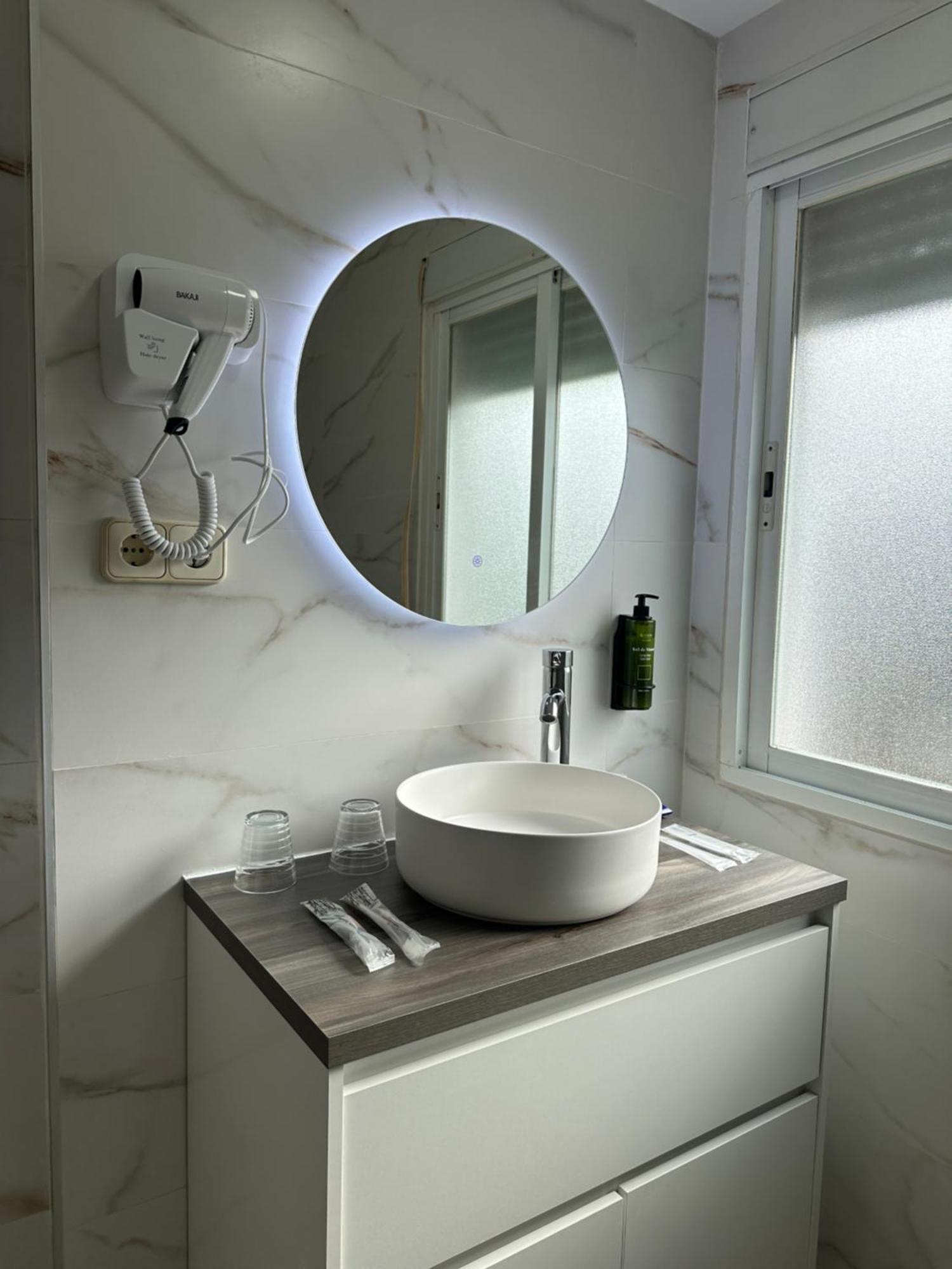 Hostal Fronton Alcobendas Dış mekan fotoğraf